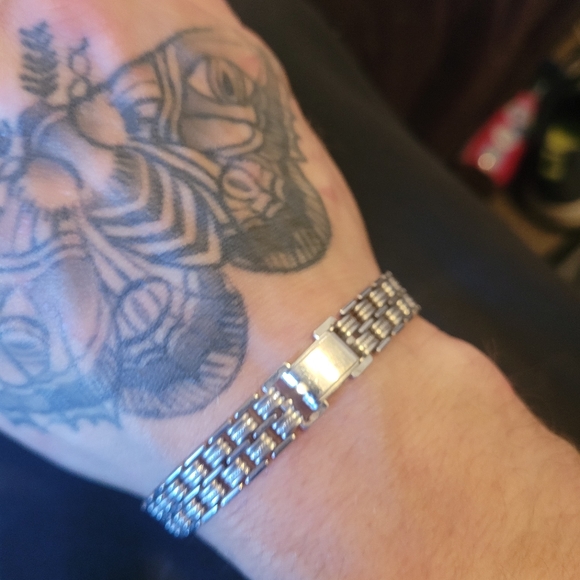 Silver jewelry, trinket box, and mirror - Picture 8 of 16